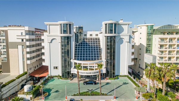 HOLIDAY PARK RESORT HOTEL