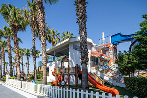 HOLIDAY PARK RESORT HOTEL (2 foto / 10)