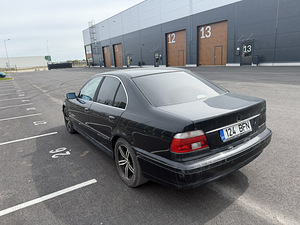 Запчасти для BMW 525 e39 (4 фото из 4)