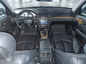Mercedes-Benz E320 4Matic 165kw (8 foto / 8)