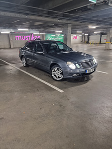 Mercedes-Benz E320 4Matic 165kw (3 foto / 8)