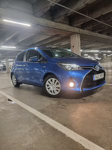 Toyota yaris Hybrid 54kw (2 foto / 10)