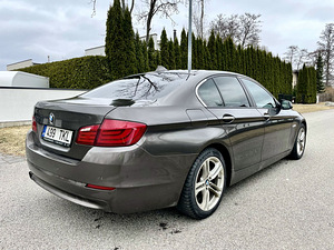 BMW 523i 2010 (3 foto / 8)