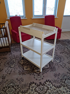 Beebi mähkimislaud täispuidust (2 foto / 2)