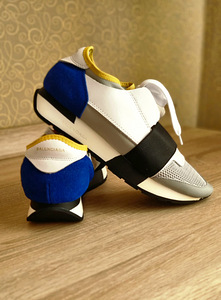 Balenciaga (1 foto / 4)