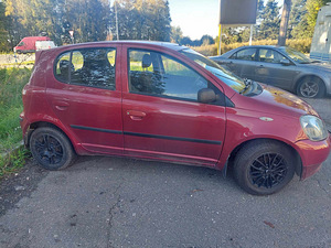 Toyota Yaris (4 foto / 5)