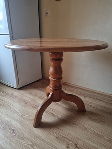 Кухонный стол (2 фото из 2)