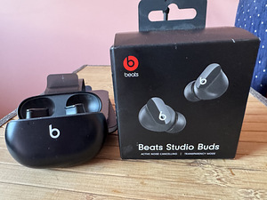 Наушники Beats Studio Buds (черные) (1 фото из 2)