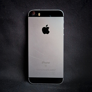 iPhone SE Space Gray 32 GB 2016 (1 foto / 7)