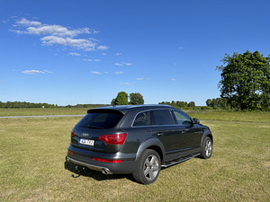 Audi Q7 Exclusive (5 фото из 15)