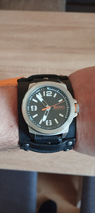 Оригинальные мужские часы Hugo Boss.