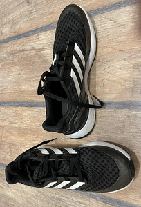Кроссовки Adidas (2 фото из 2)