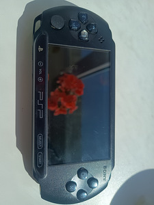 PSP E1004 Modded (1 foto / 3)