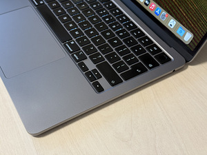 Apple Macbook Air 13 M3 16/512GB Space Gray ENG nagu uus! (6 foto / 8)