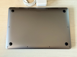 Apple Macbook Air 13 M1 16GB/1TB Space Gray ENG/RUS aku 95% (3 foto / 10)