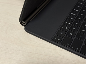 Apple iPad Pro 12.9 Magic Keyboard SWE must heas korras (3 foto / 5)