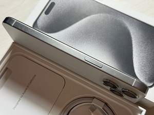 Apple iPhone 15 Pro Max 256GB White Ti, nagu uus! Aku 99% (4 foto / 9)