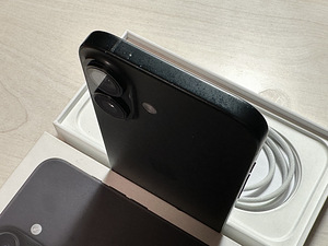 Apple iPhone 16 Black 128GB aku 90% (2 foto / 7)