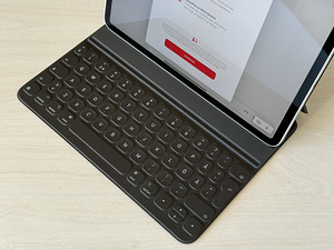 Apple Smart Keyboard iPad Pro 12.9 SWE must v heas korras (3 foto / 4)