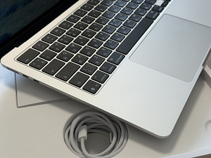 Apple Macbook Air 13 M4 16/256GB Silver ENG/RUS как новый! (4 фото из 8)
