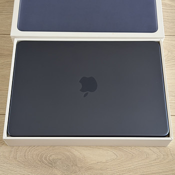 Apple Macbook Neo 13 8/512GB Indigo SWE как новый! Аккумулятор 100%