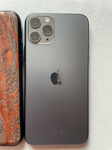 iPhone 11 Про 64 Гб (3 фото из 3)