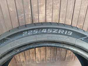 225/45/19 Aplus A 610 (3 foto / 3)