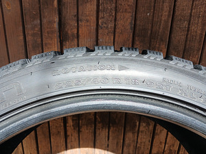 225/40/18 Nokian Hakkapeliitta (3 foto / 3)