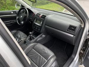 Volkswagen Golf Highline 2.0 103kW (8 foto / 12)