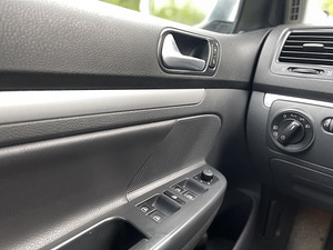 Volkswagen Golf Highline 2.0 103kW (12 foto / 12)