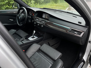 BMW 530d 173kw Facelift M pakett Shadowline (14 foto / 15)