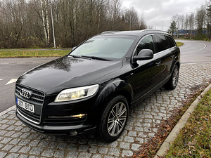 Audi Q7 S-line Comfort 3.0 171kw (2 foto / 15)