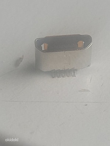 Micro USB püstine pesa