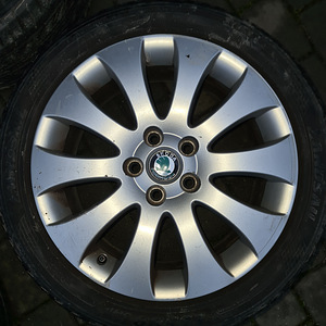 R17 Škoda Superb (5 foto / 5)