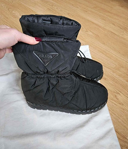 Prada Re Nylon padded talvesaapad! (4 foto / 6)