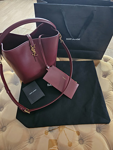 Ysl Le 37 leather bucket bag! (2 foto / 4)