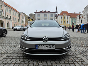 VW Golf 7 Variant Highline 2.0 TDI 2019 (7 foto / 14)