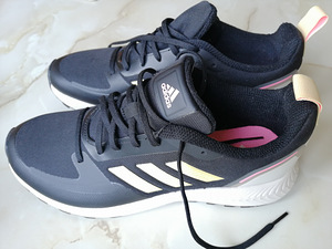Кроссовки Adidas №1. 40.