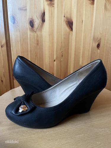 Черные женские туфли 38 размер (фото #1)
