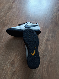 Nike jalgpalli saaliputsad nr.34, stp.21cm (4 foto / 5)