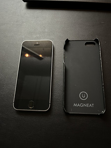 iPhone SE с новой батареей (1 фото из 2)