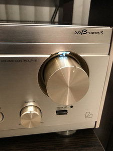 Integreeritud stereovõimendi Luxman L-525. (8 foto / 9)