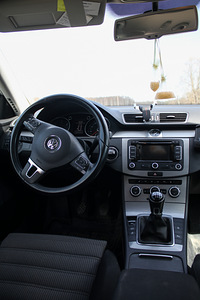 Volkswagen Passat 2.0 103kw 2013 (7 foto / 8)