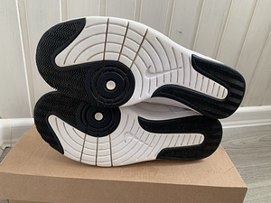 Ketsid Nike, nahast s.36 (4 foto / 5)