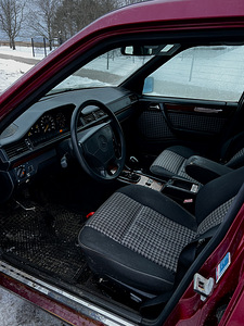 Mercedes benz s124 (8 foto / 8)