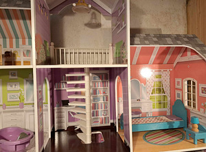 Кукольный домик Kidkraft (3 фото из 3)