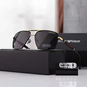 Новые солнцезащитные очки Armani, Lacoste, Prada, Gucci