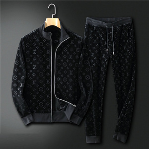 Новый костюм Hugo Boss, Prada, Versace, D&G (6 фото из 9)