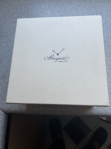 Kell BREGUET Classique Moonphase Power Reserve 7787BR12/9V6 (3 foto / 6)