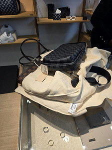 Louis Vuitton Sling bag. Original. (1 foto / 4)